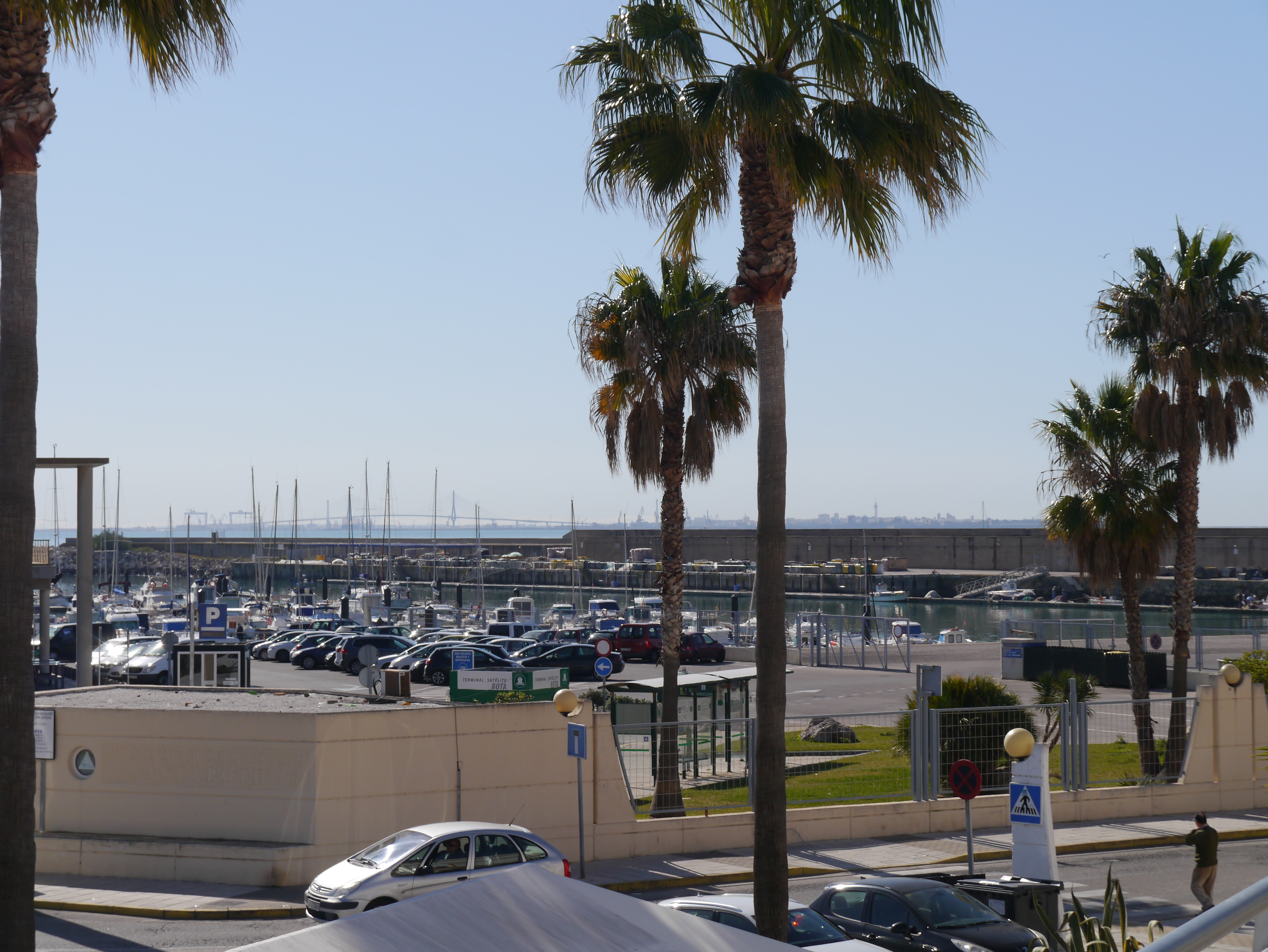 Der Hafen von Rota - im Hintergrund eine der Brücken nach Cadiz -